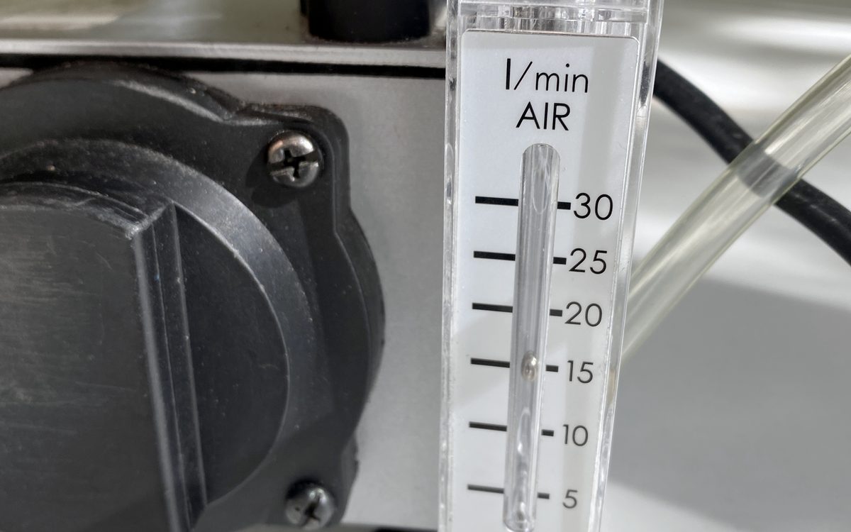 Mold inspection in Hobe Sound, FL: Flow meter on an air sampling pump showing the calibrated litres per minute rate
